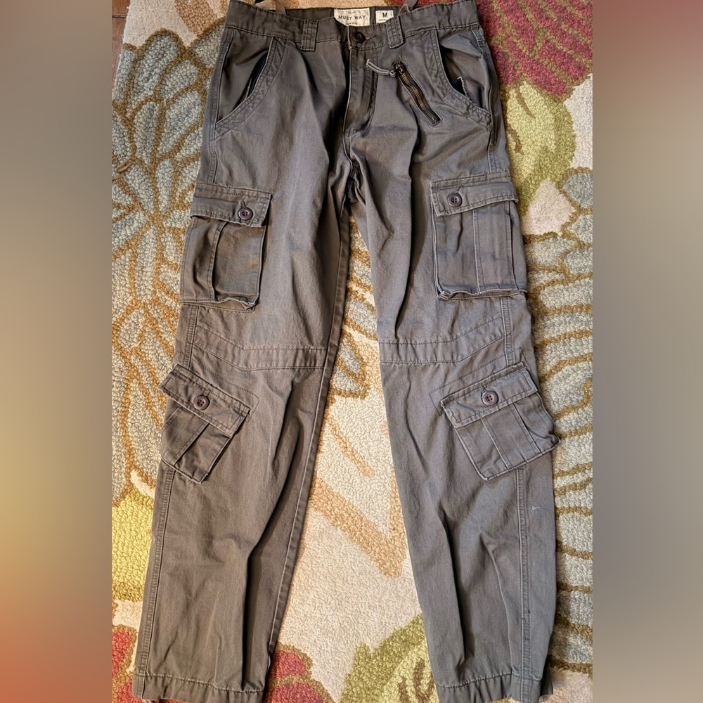 Must Way Gray Cargo Pants. M.
